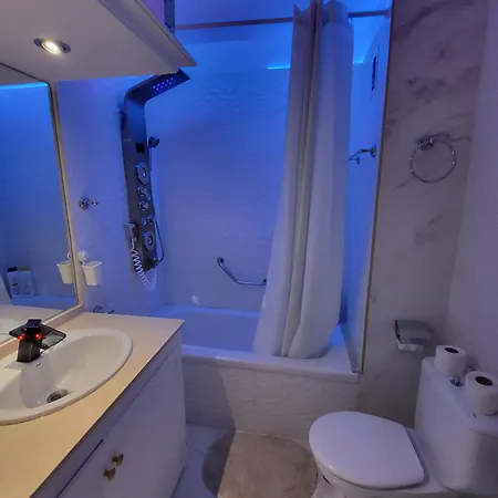 Moderno Y Luminoso Atico Con Vistas Y Piscina Сан Мигель