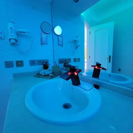 Moderno Y Luminoso Atico Con Vistas Y Piscina Сан Мигель