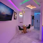 Moderno Y Luminoso Atico Con Vistas Y Piscina