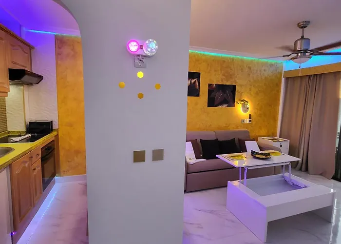 Moderno Y Luminoso Atico Con Vistas Y Piscina