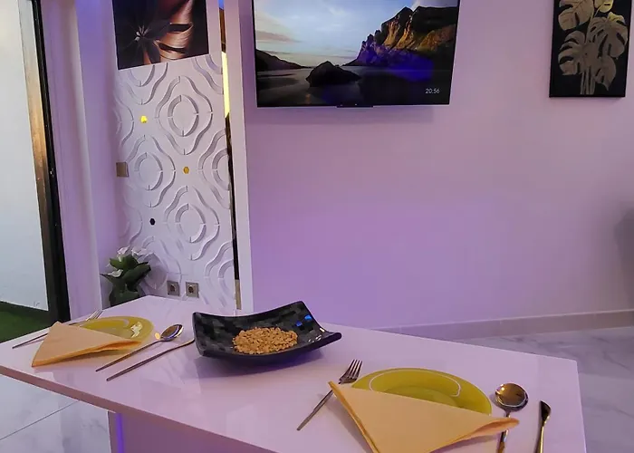 Moderno Y Luminoso Atico Con Vistas Y Piscina Apartment *