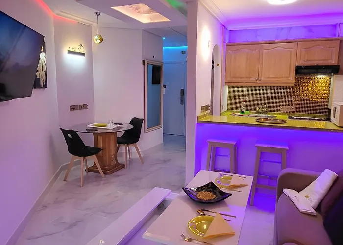 Moderno Y Luminoso Atico Con Vistas Y Piscina Daire
