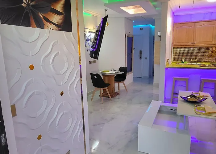 Moderno Y Luminoso Atico Con Vistas Y Piscina